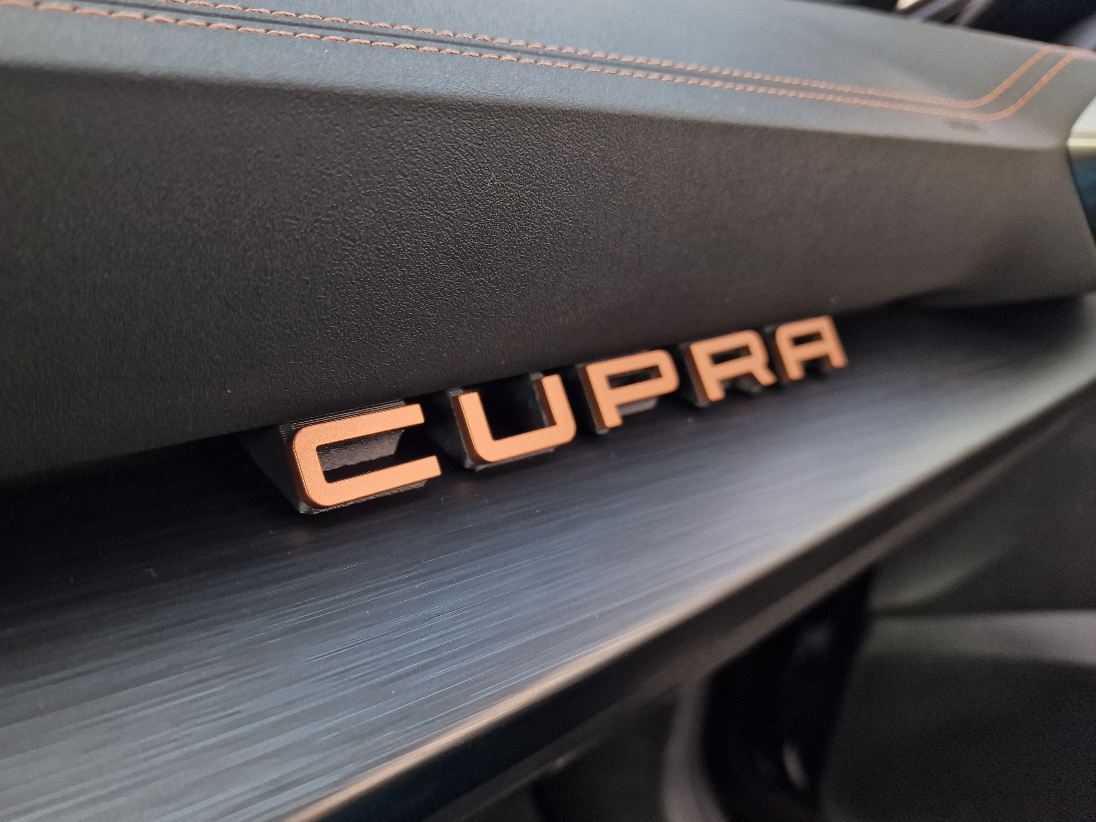 Cupra Schriftzug Innenraum FORMENTOR
