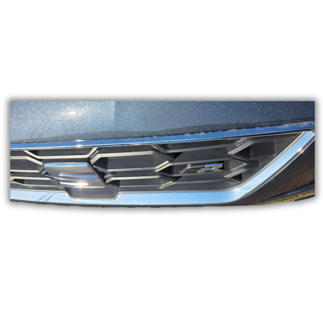 Seat Ibiza FR logo / emblem / lettering front radiator grille