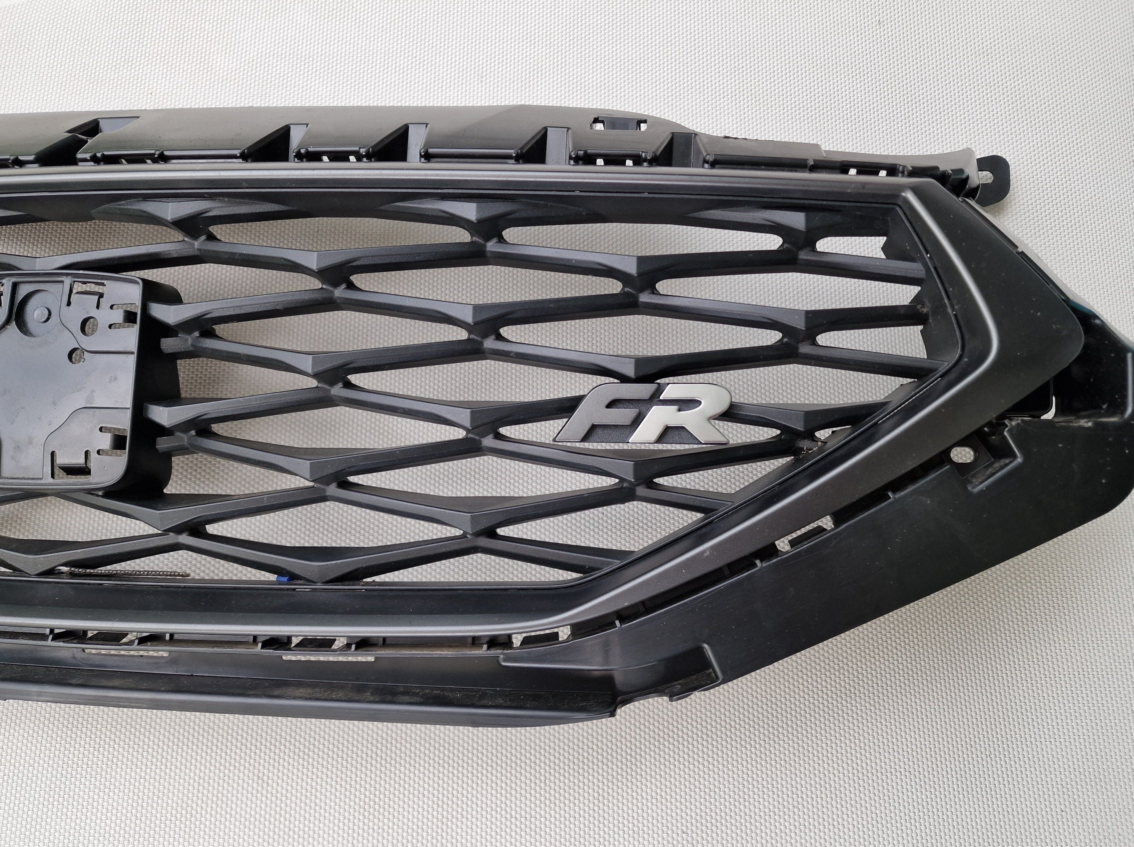 Logo de lettrage de calandre avant FR Leon KL